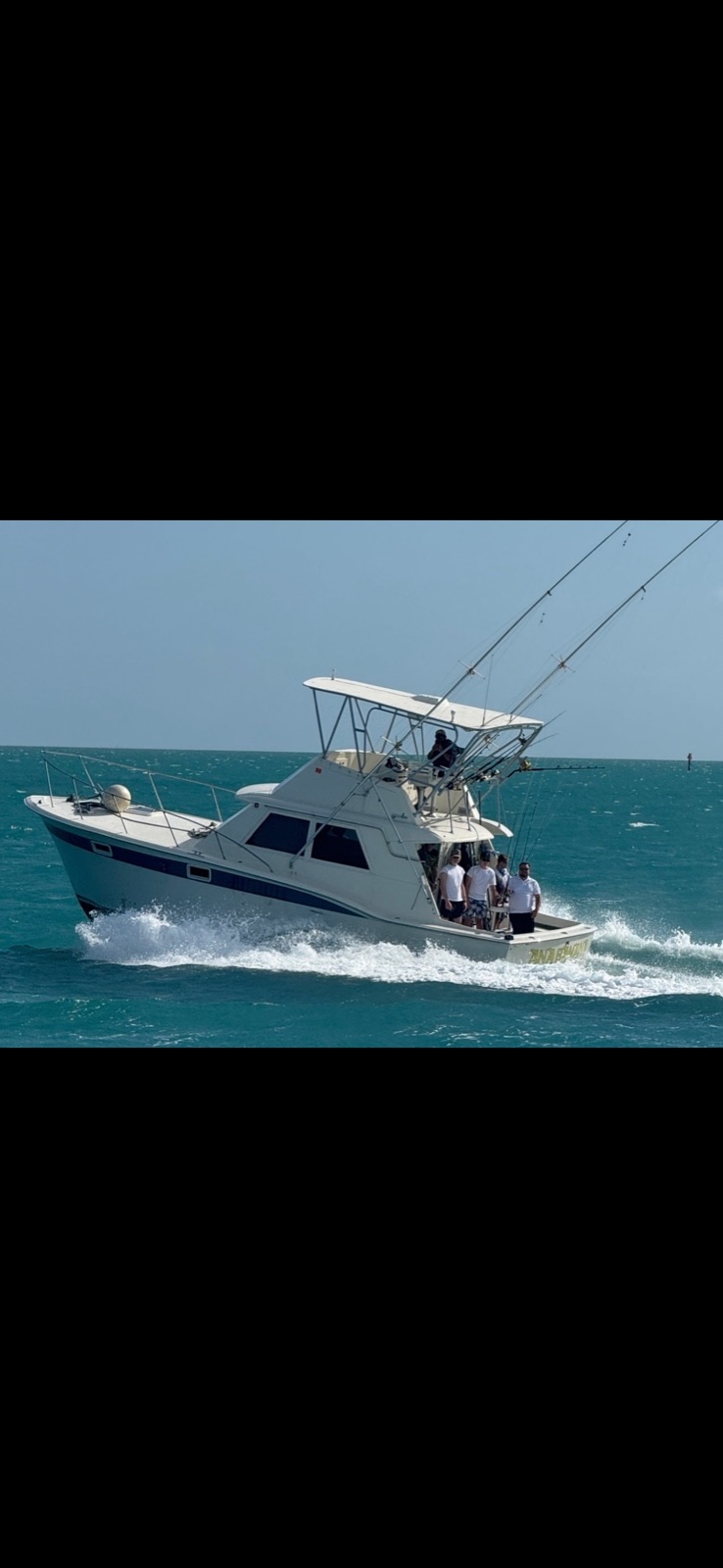 36-foot Hatteras Convertable underway with twin tower and crew, Florida Keys